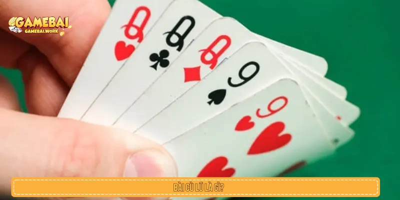 Bài Cù Lũ là tổ hợp ba lá cùng giá trị và một đôi khác giá trị 